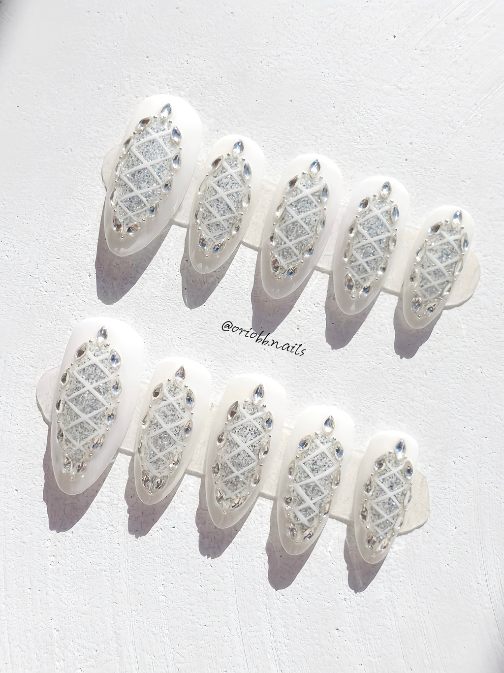 GLACIAL LACE MEDIUM ALMOND