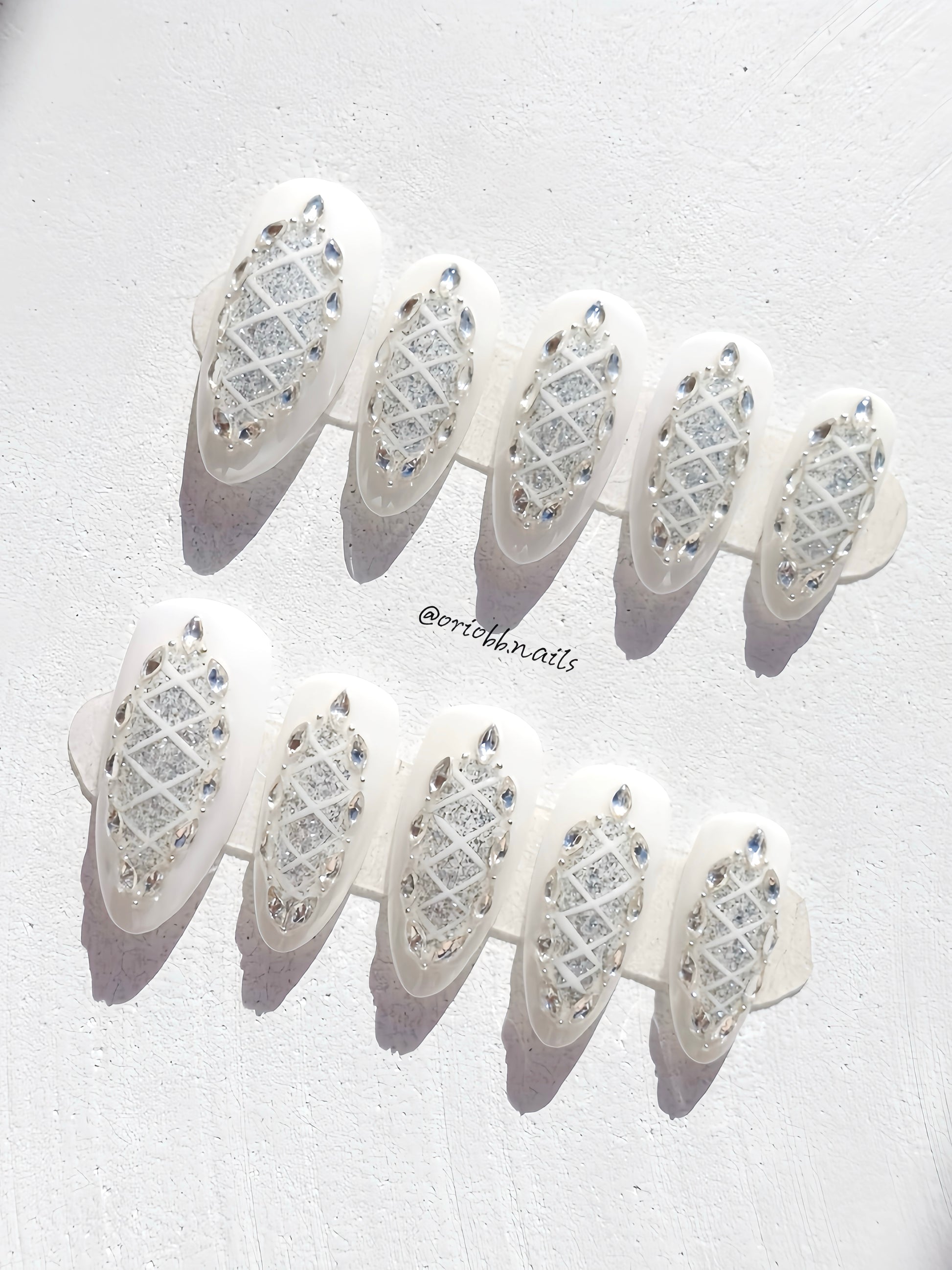 GLACIAL LACE MEDIUM ALMOND