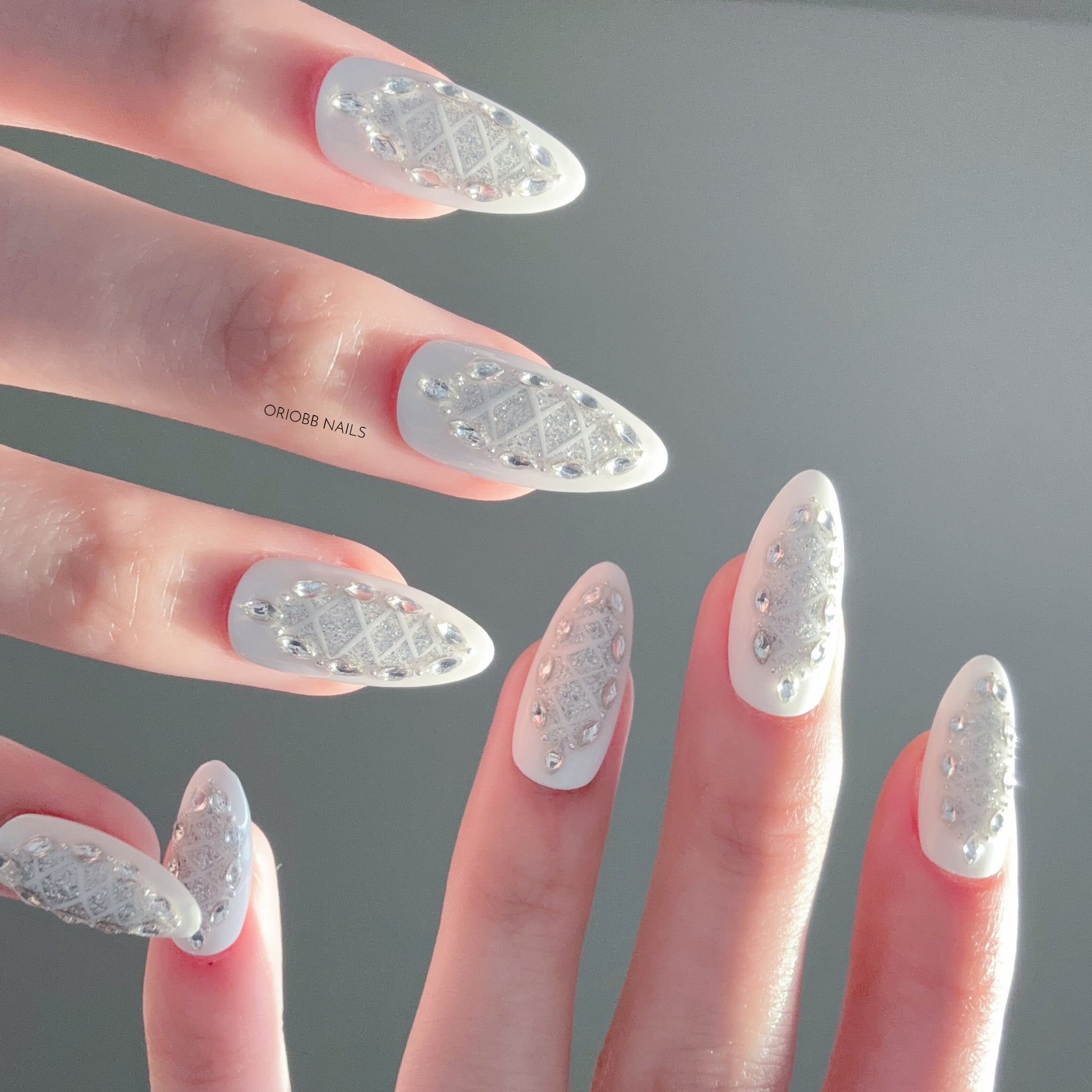 GLACIAL LACE MEDIUM ALMOND
