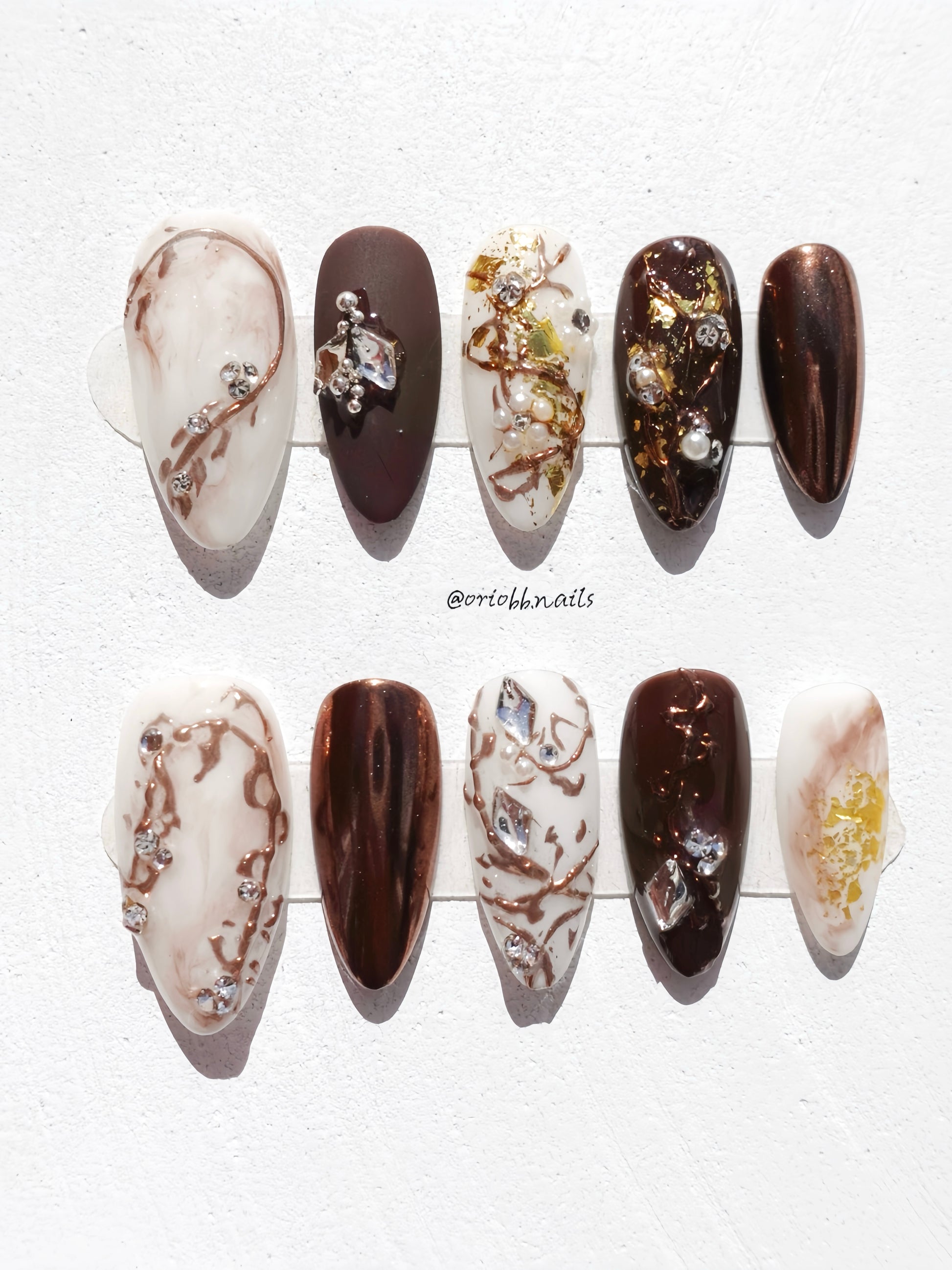 GILDED TWILIGHT MEDIUM ALMOND