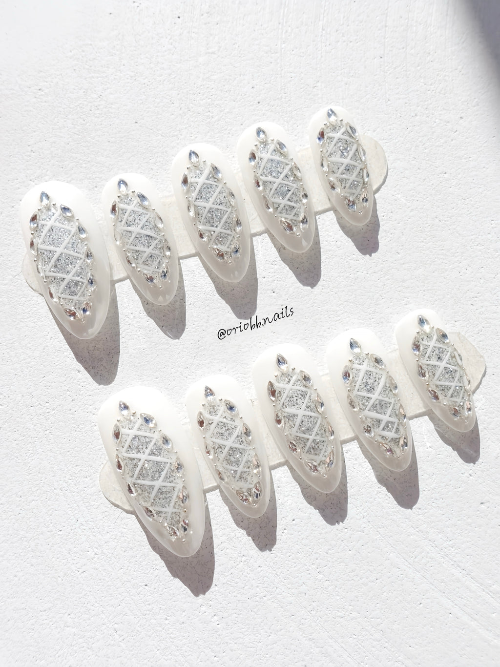 GLACIAL LACE MEDIUM ALMOND