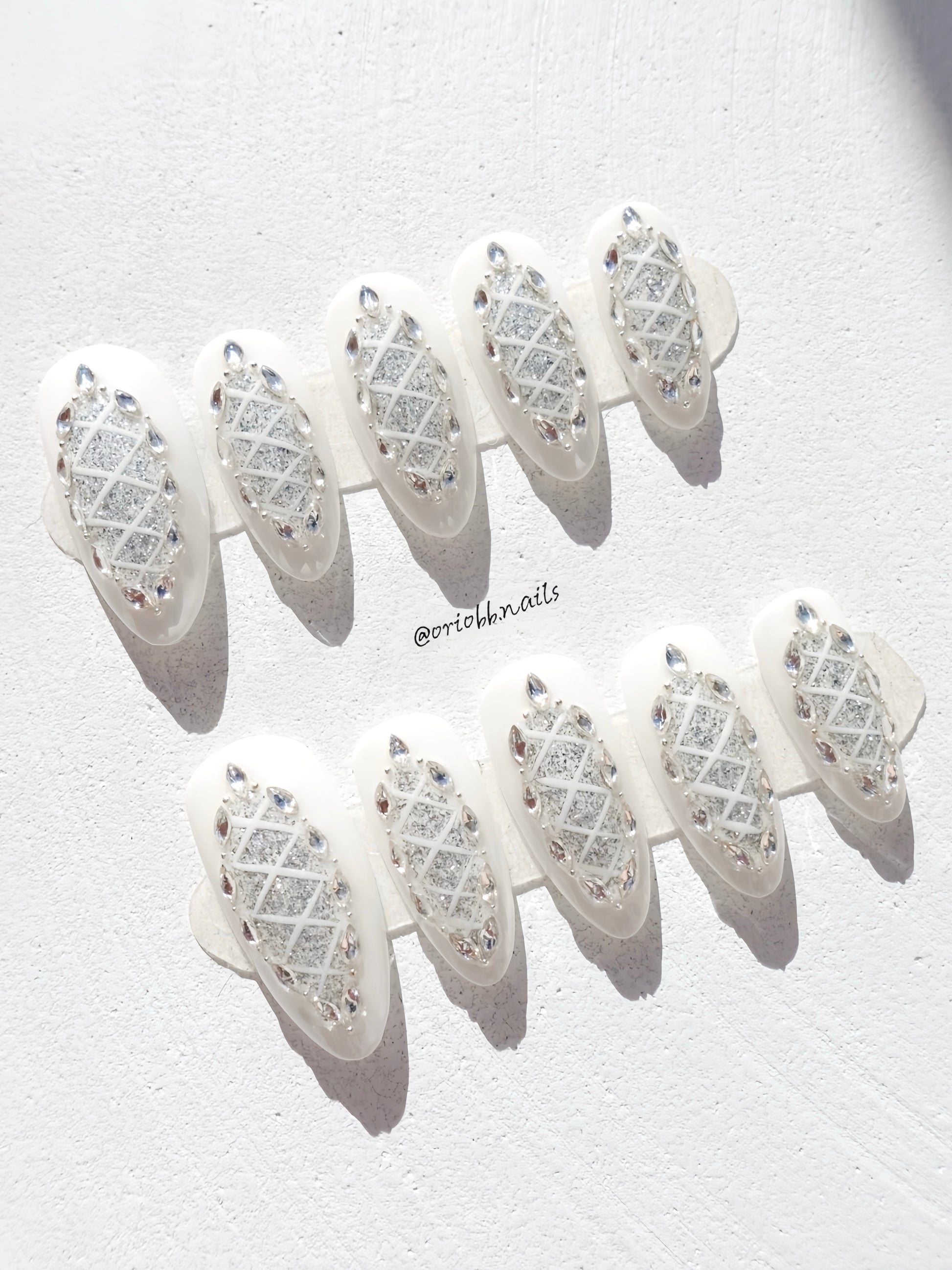 GLACIAL LACE MEDIUM ALMOND