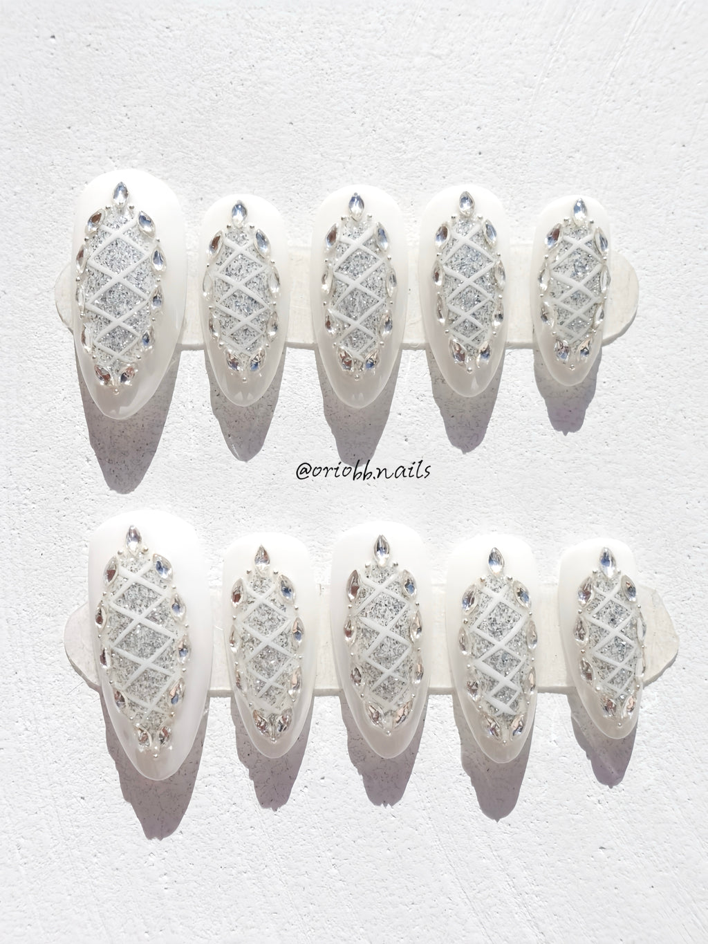 GLACIAL LACE MEDIUM ALMOND