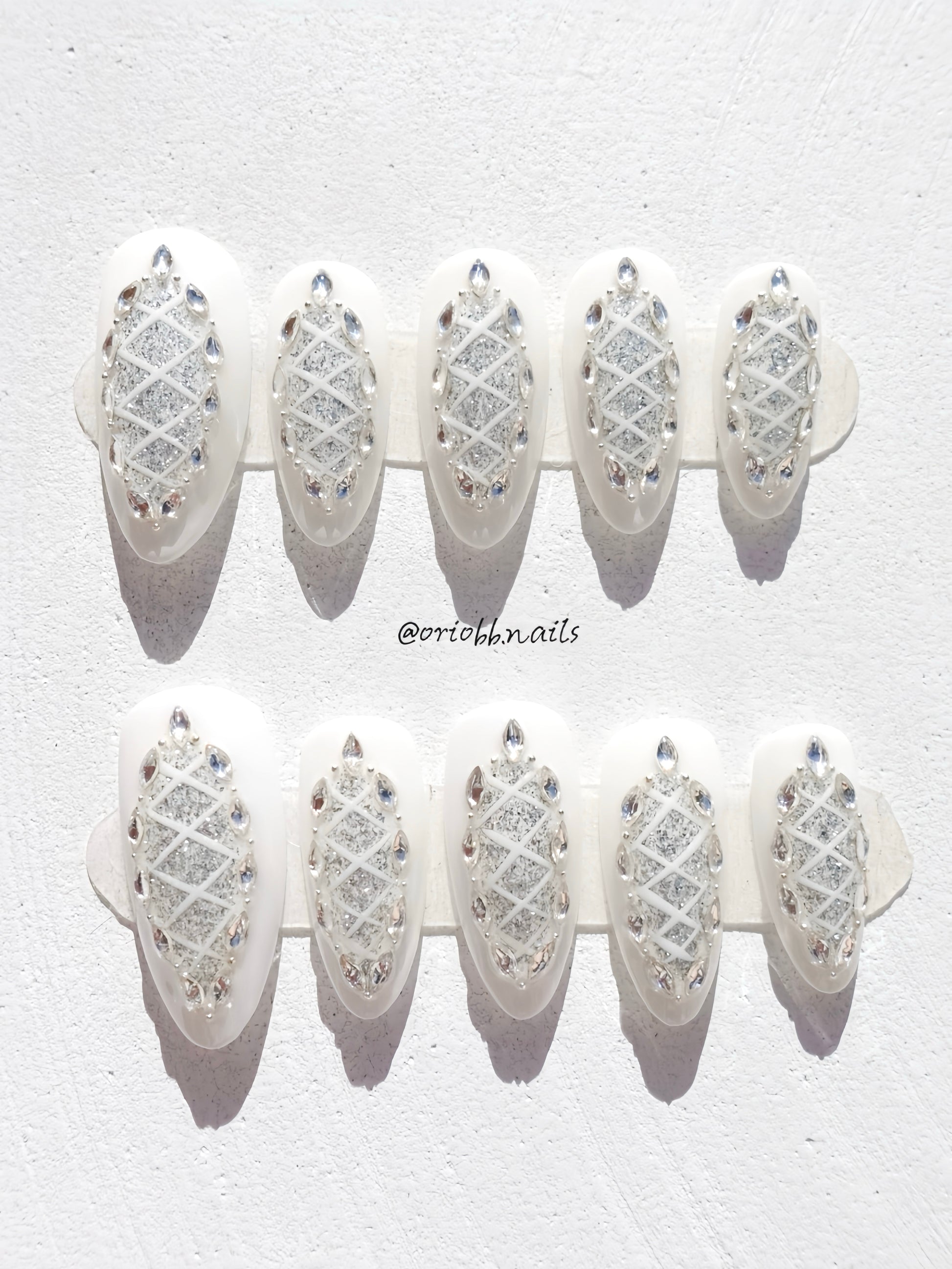 GLACIAL LACE MEDIUM ALMOND