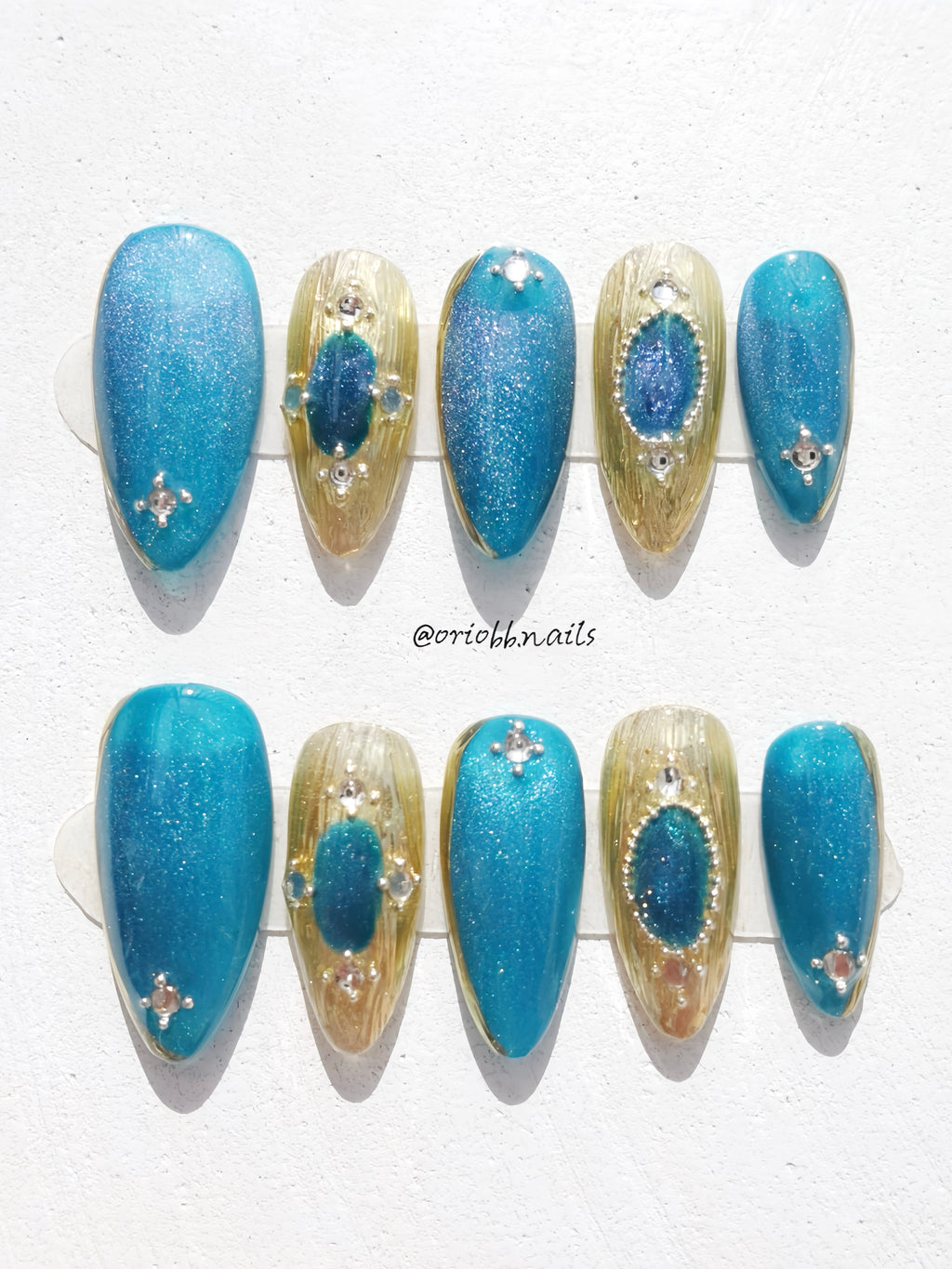 AQUA ROYALE MEIDUM ALMOND